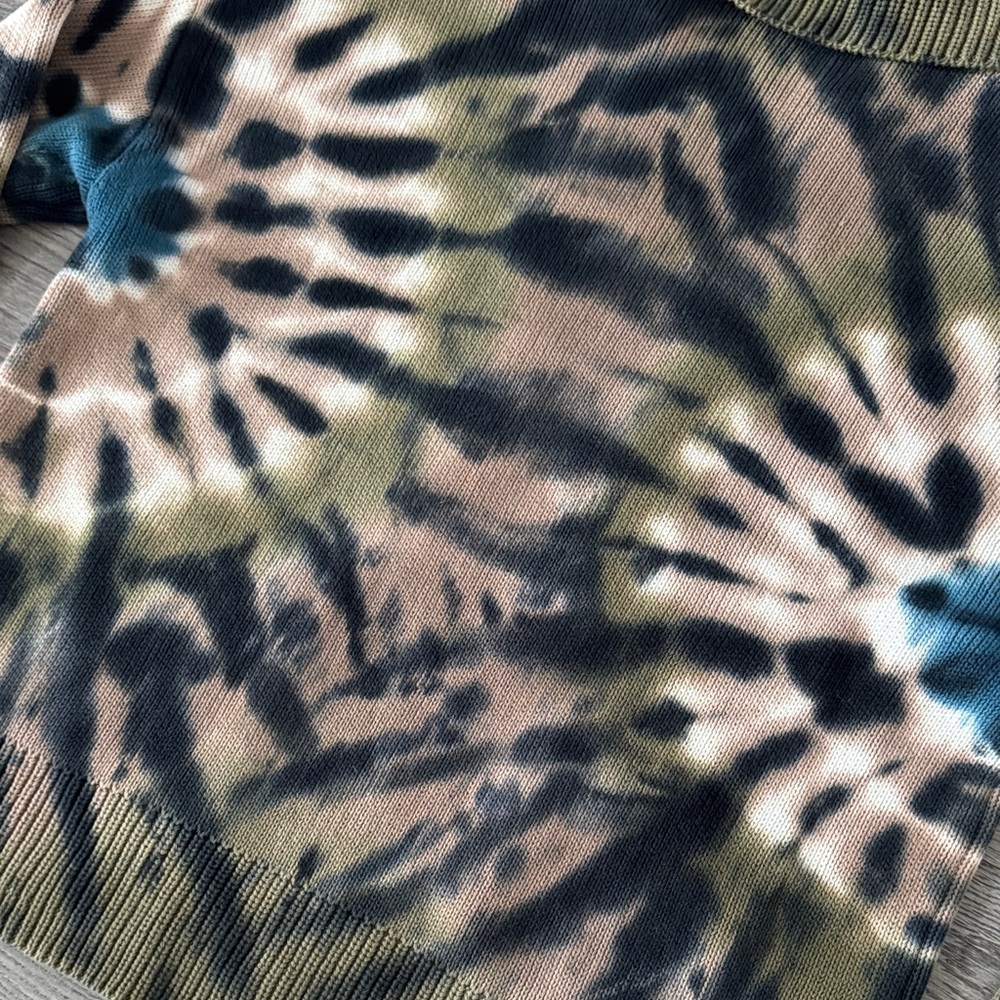 🌼YFG🌼 Chunky Tie-Dye Pullover Sweater, Size M - Picture 7 of 10